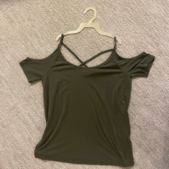 Very nice summer top, can be dressed up or worn with jean shorts! - Picture 1 of 1